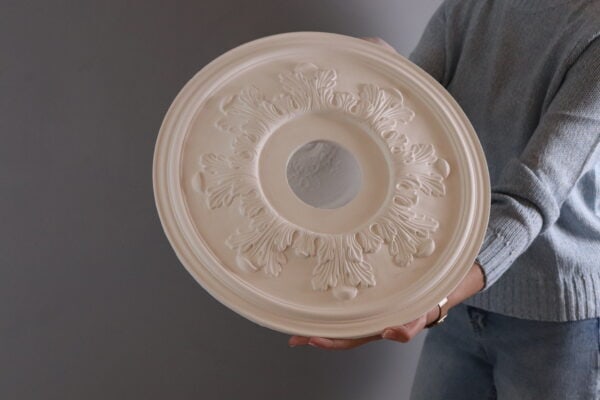 DM4053 Victorian Leaf Plaster Ceiling Rose 410mm