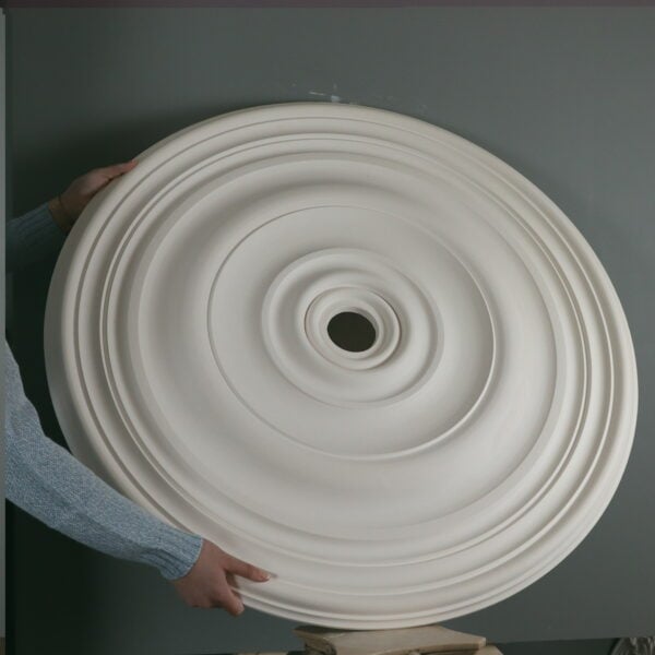 DM4099 Plain Victorian Ceiling Rose 900mm