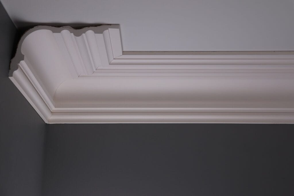 ​DM1988 Victorian Plaster Coving 305mm